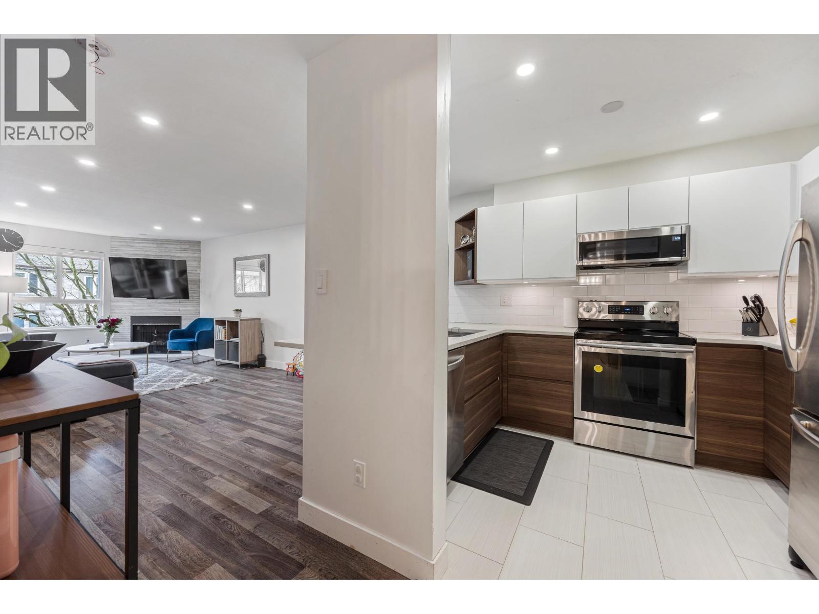 205 7465 SANDBORNE AVENUE Property Photo 1