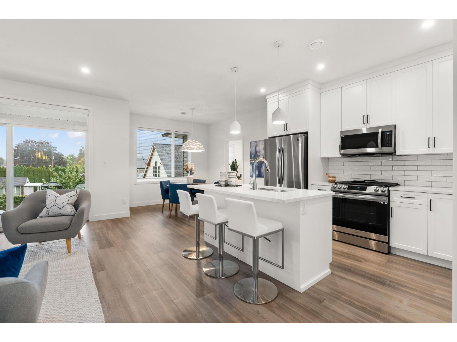 1871 Agassiz Avenue #3 Property Photo 3