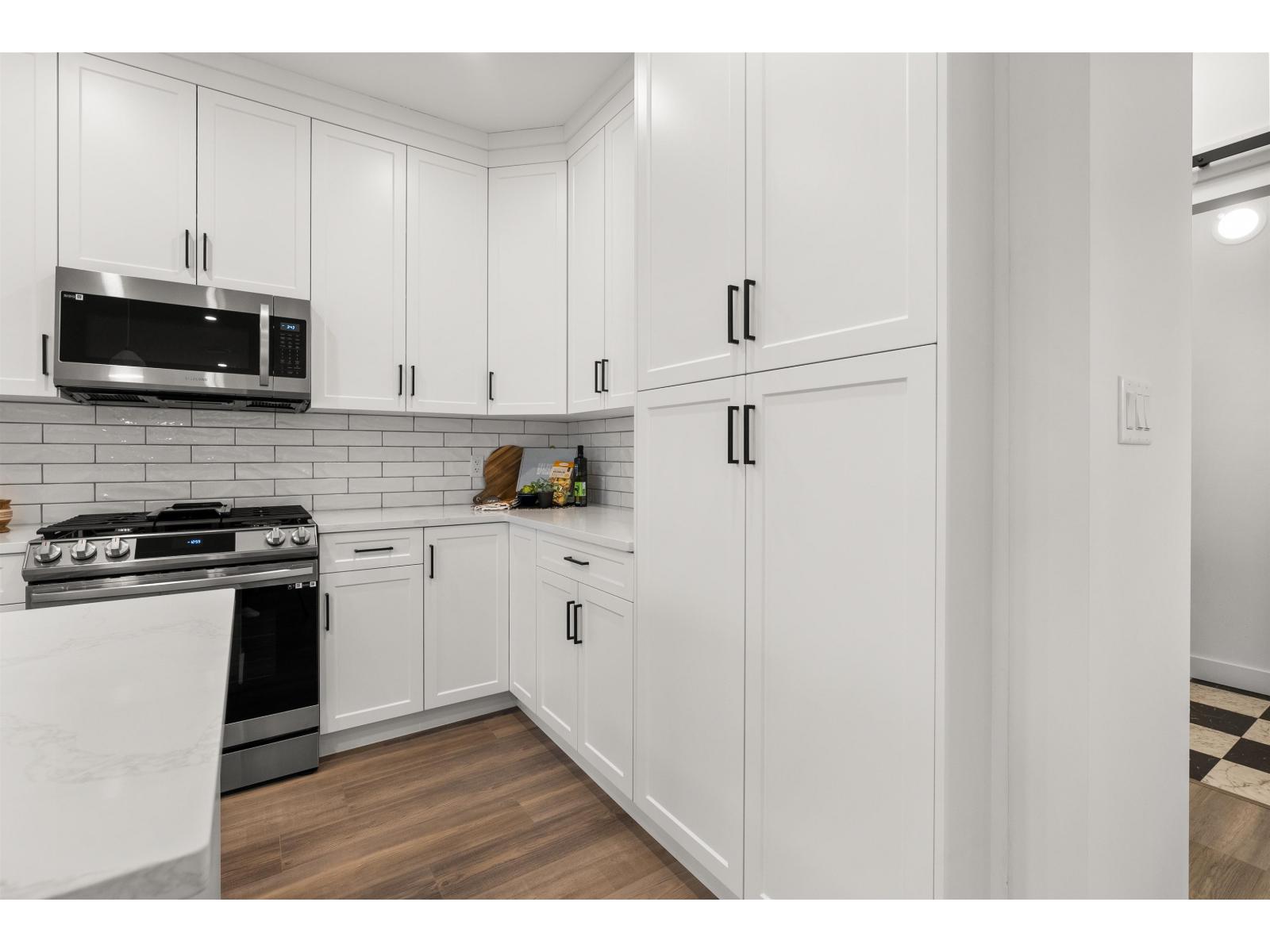 1871 Agassiz Avenue #3 Property Photo 5