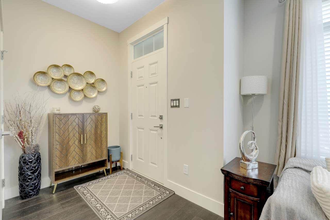 2472 164 Street Property Photo 4