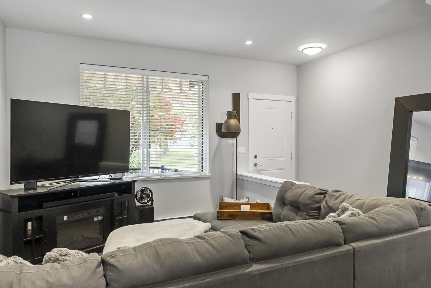 40 6895 188 Street Property Photo 6