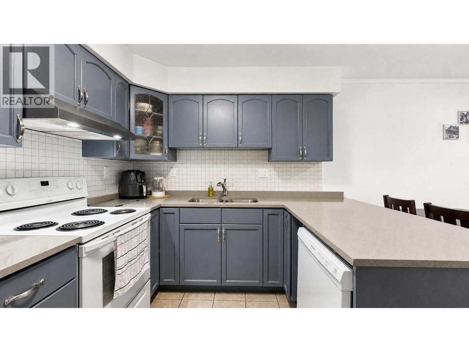 103 74 Miner Street Property Photo 6