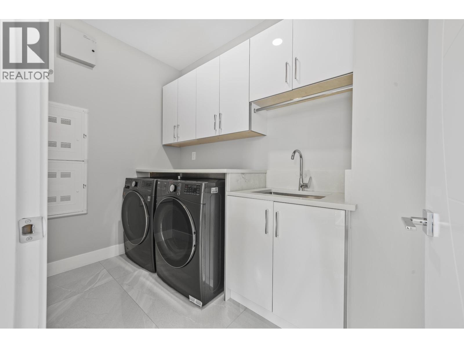 1211 Foster Avenue Property Photo 11