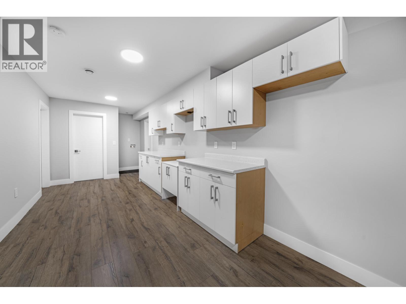 1211 Foster Avenue Property Photo 16