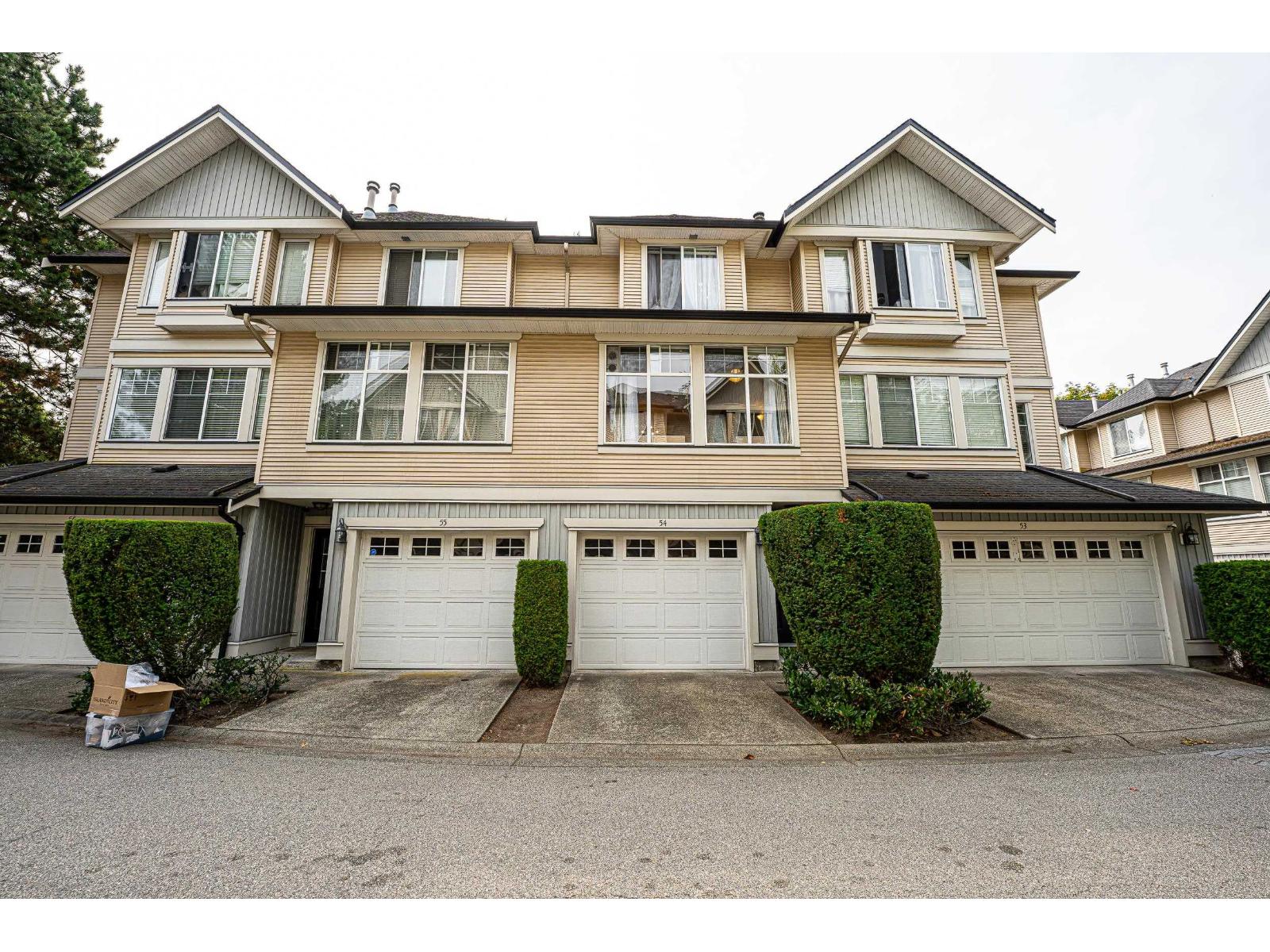 54 8383 159 Street Property Photo 2