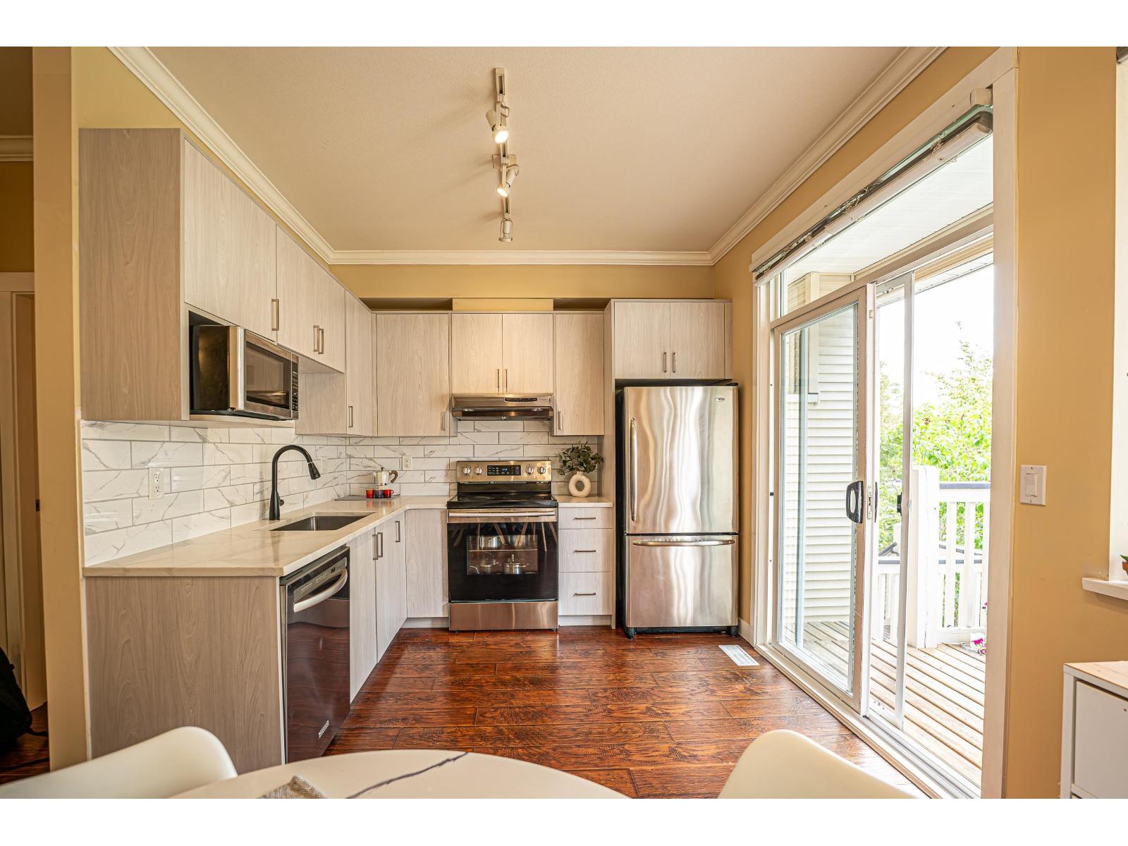 54 8383 159 Street Property Photo 13