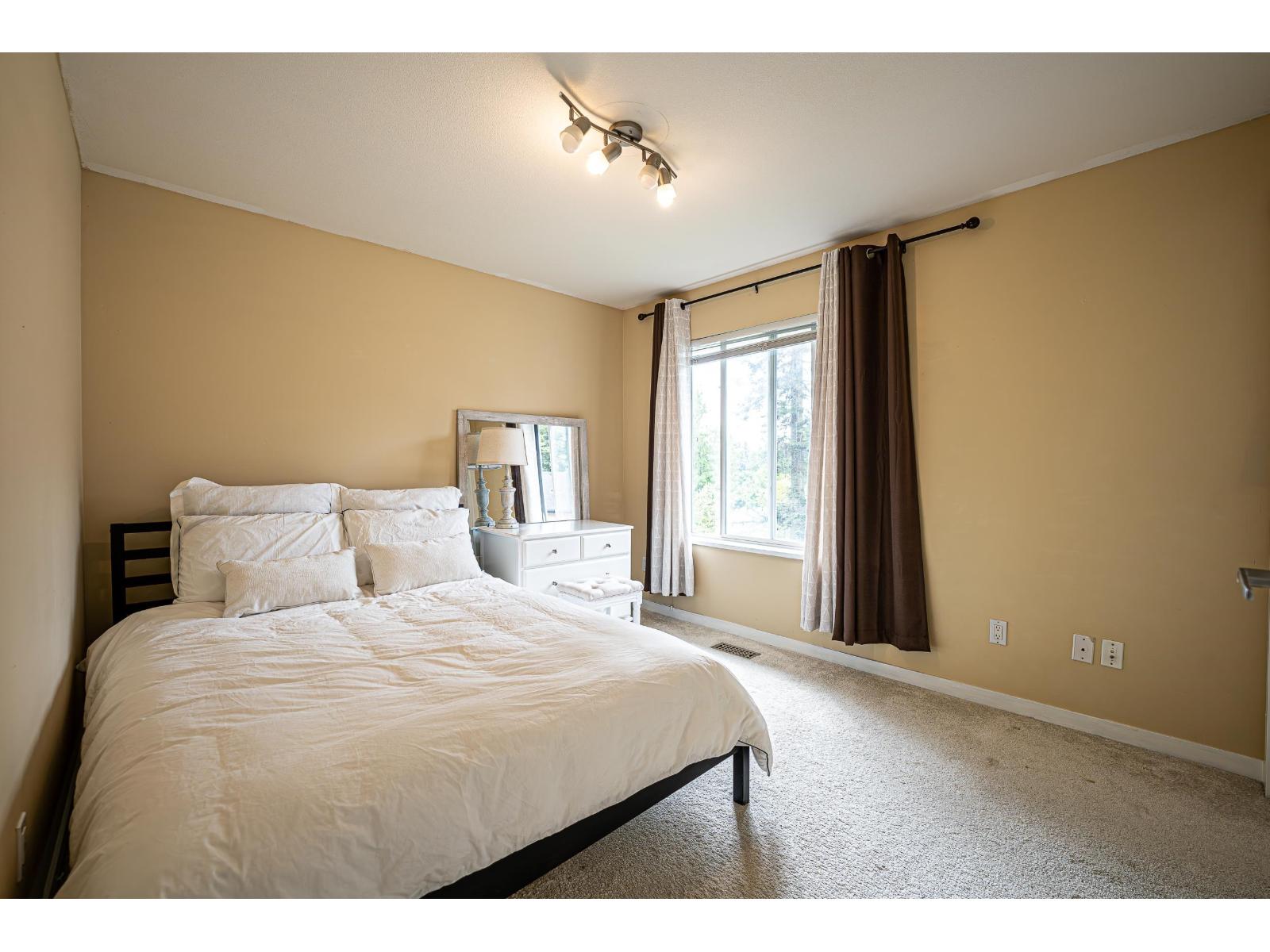 54 8383 159 Street Property Photo 22