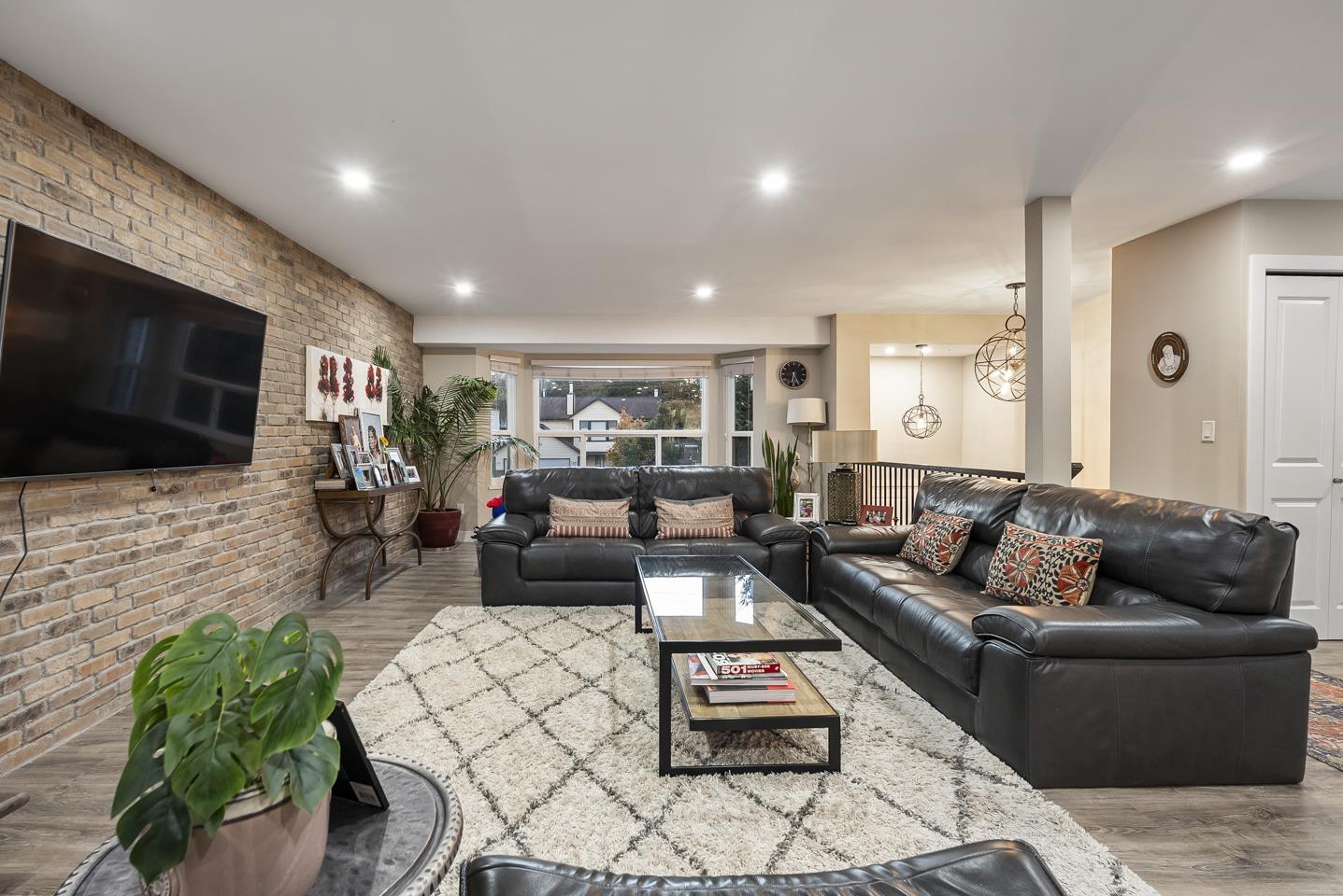 6470 130 Street Property Photo 5