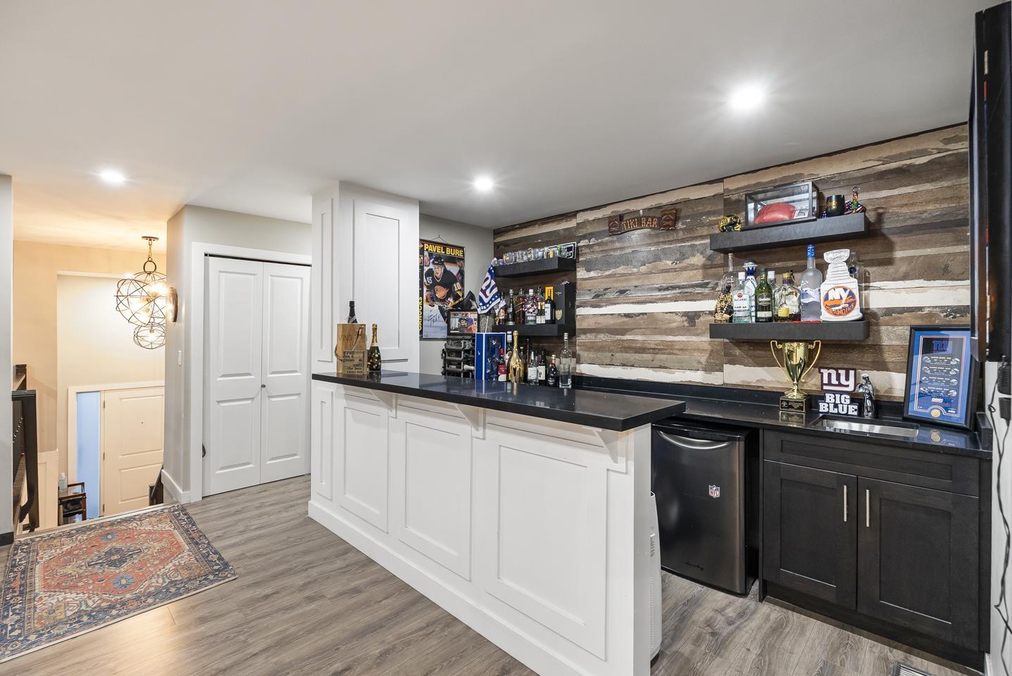 6470 130 Street Property Photo 11