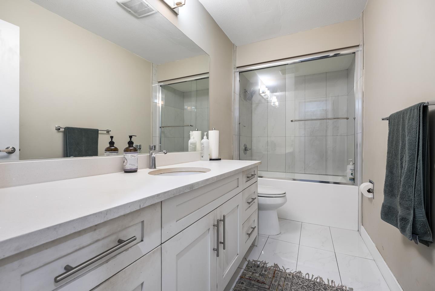 6470 130 Street Property Photo 14