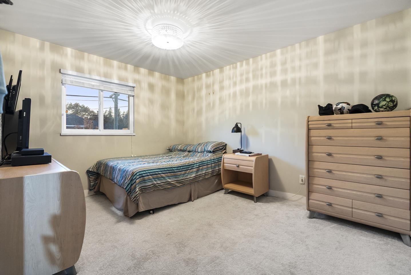 6470 130 Street Property Photo 16