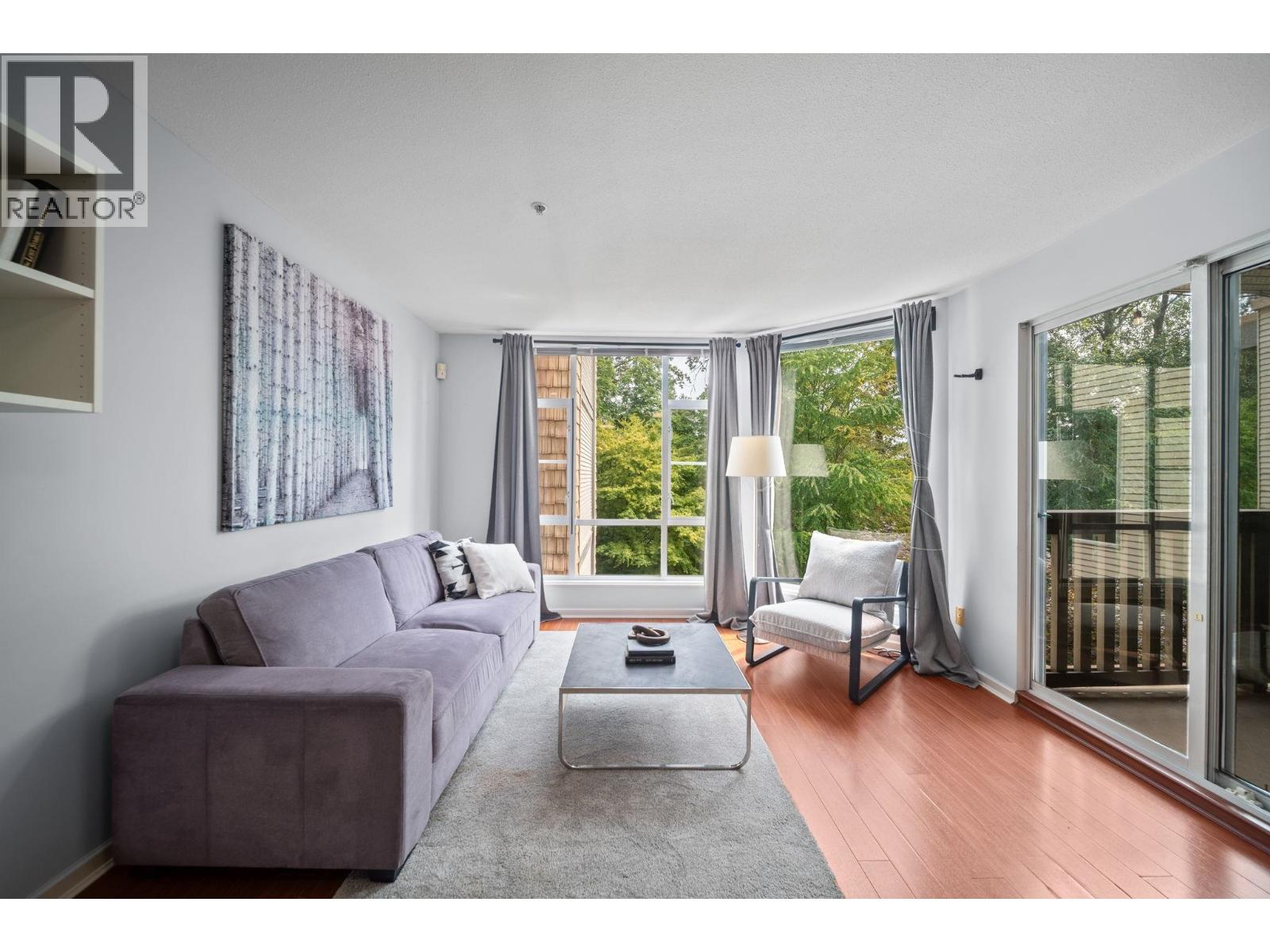 401 22233 River Road Property Photo 1