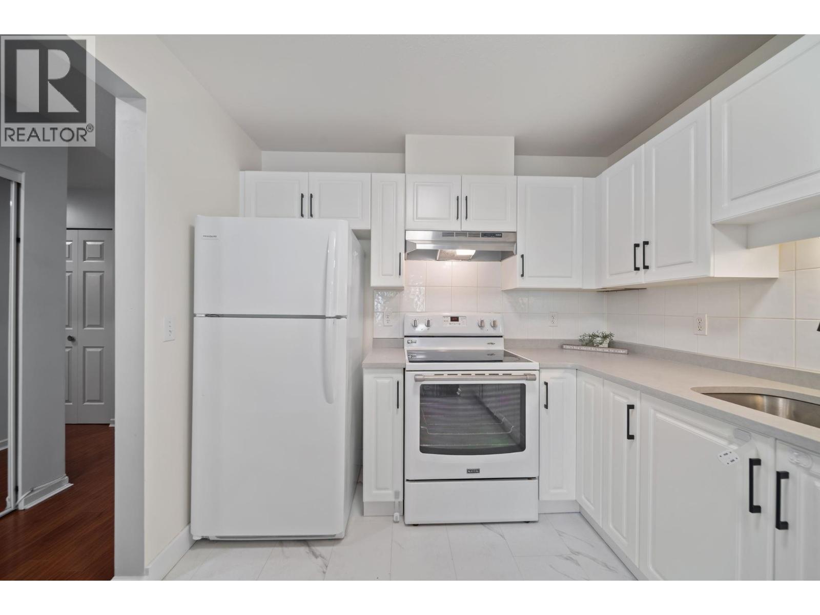 401 22233 River Road Property Photo 8