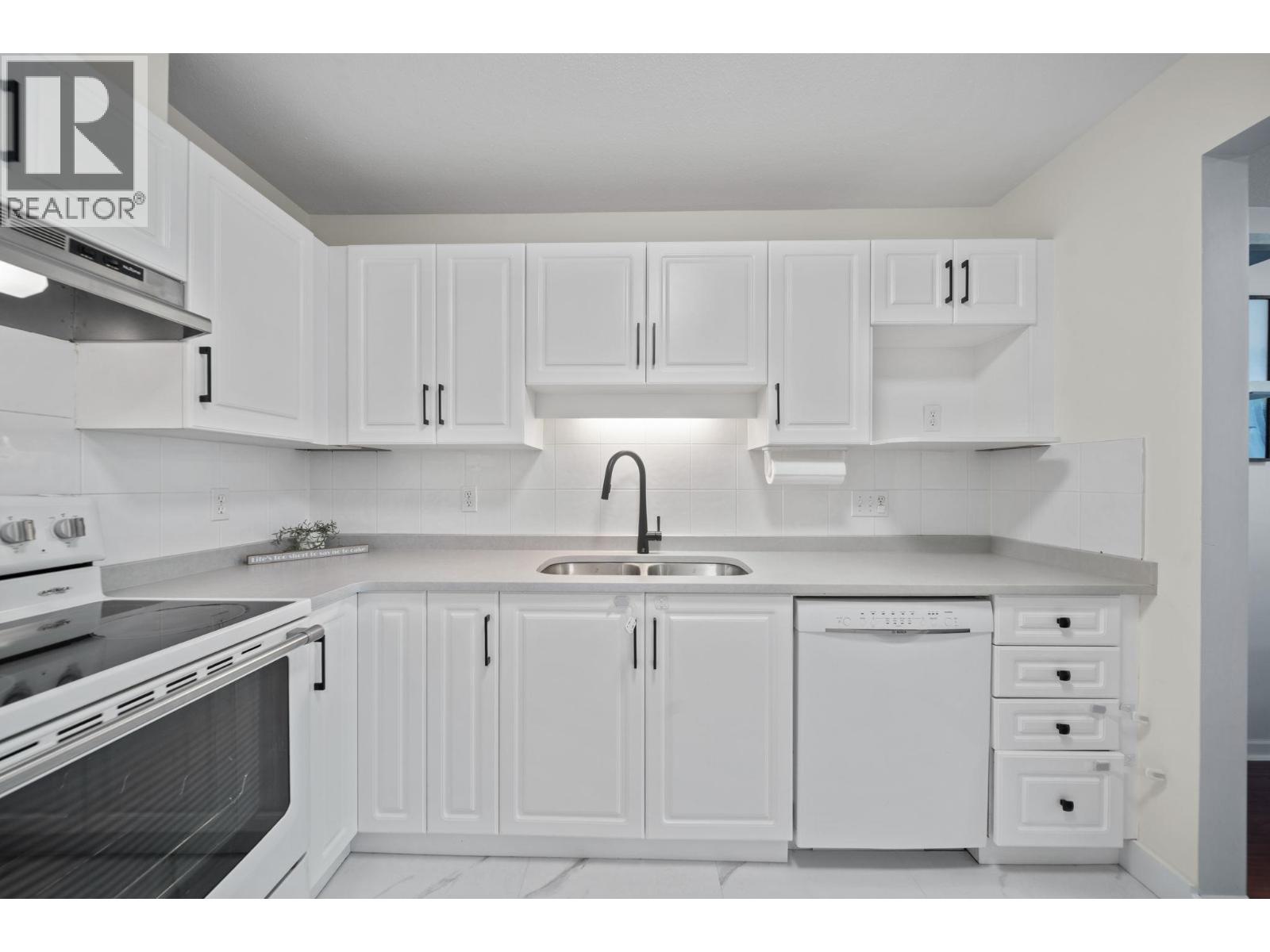 401 22233 River Road Property Photo 9