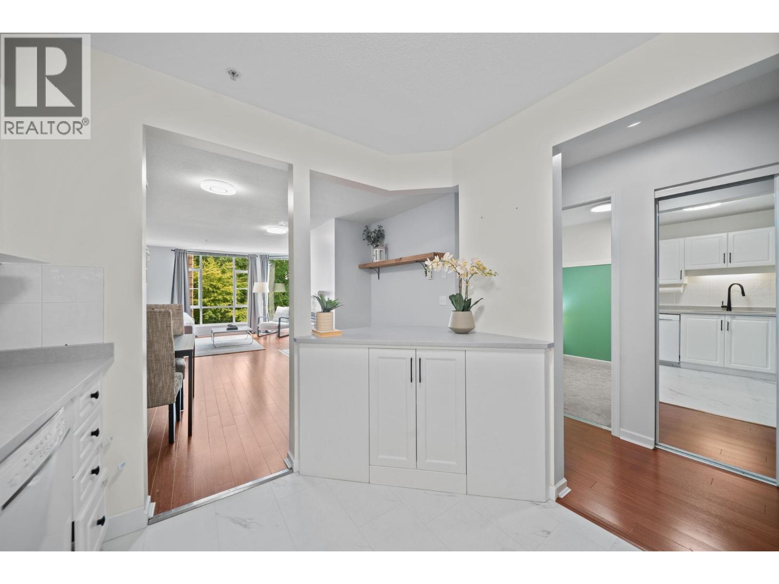 401 22233 River Road Property Photo 11