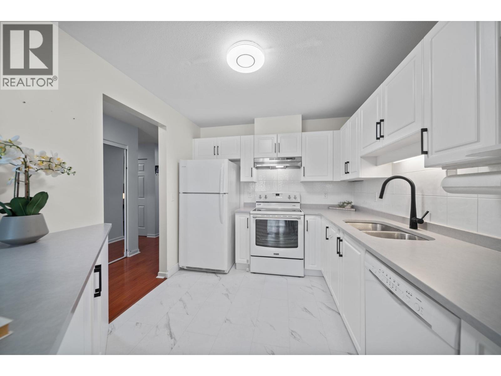 401 22233 River Road Property Photo 12