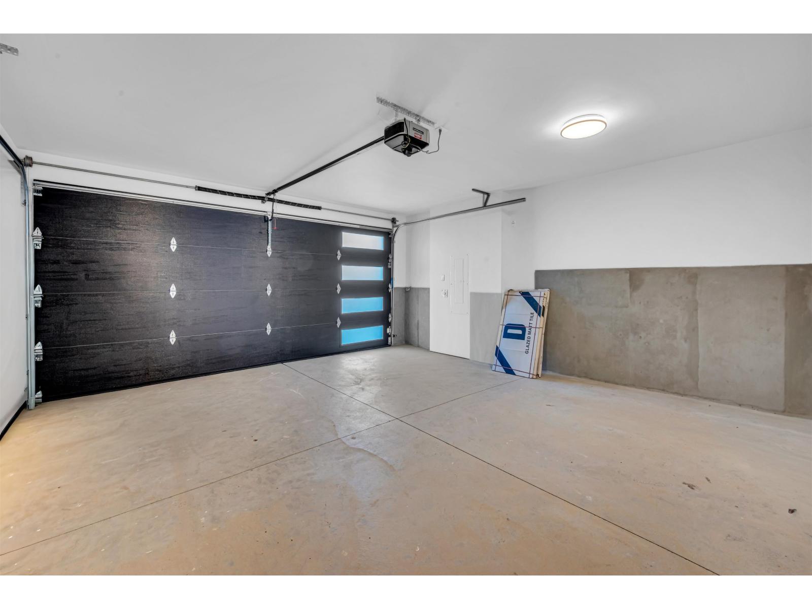 6911 205 Street Property Photo 7