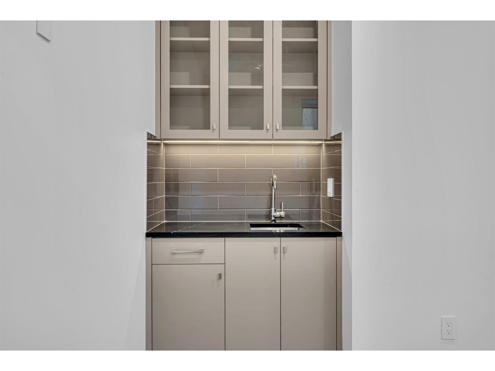 6911 205 Street Property Photo 12