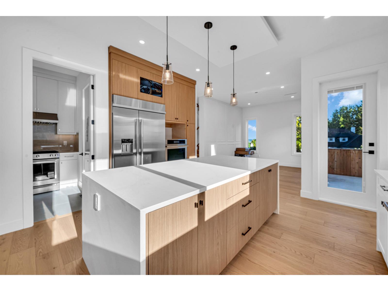 6911 205 Street Property Photo 16