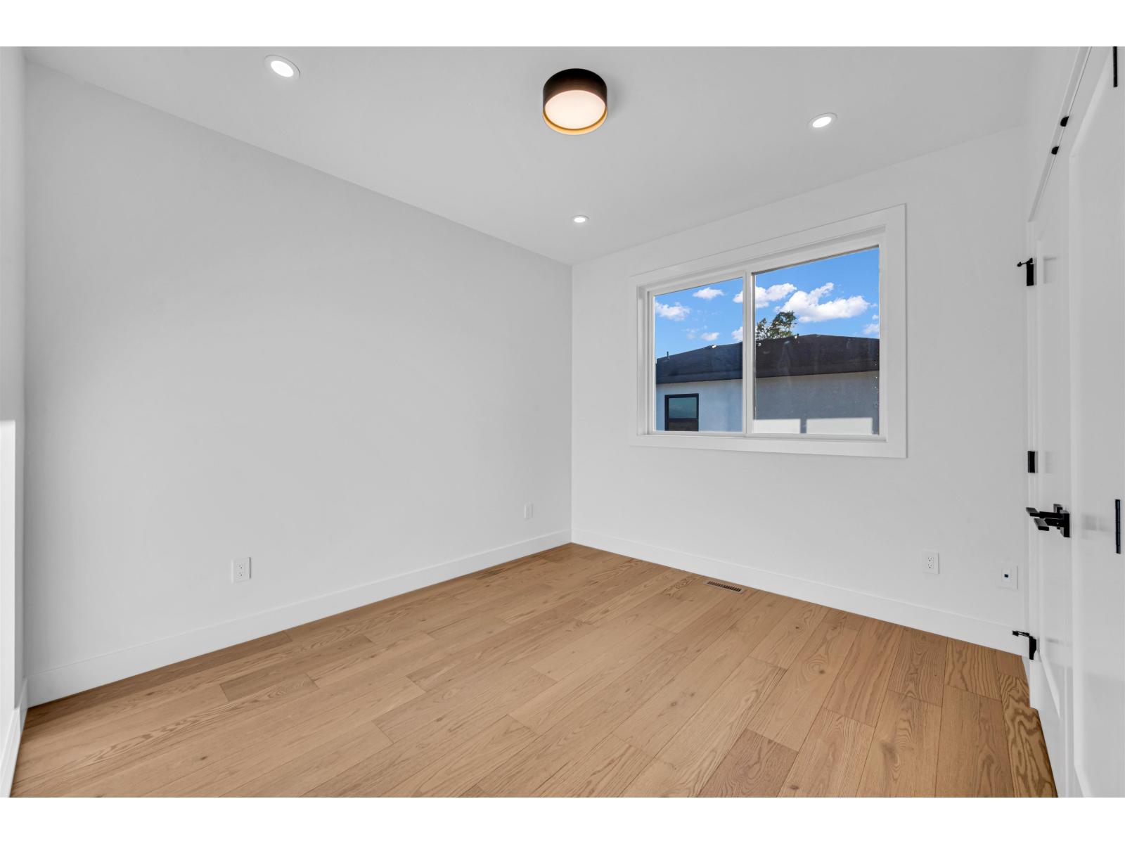 6911 205 Street Property Photo 28