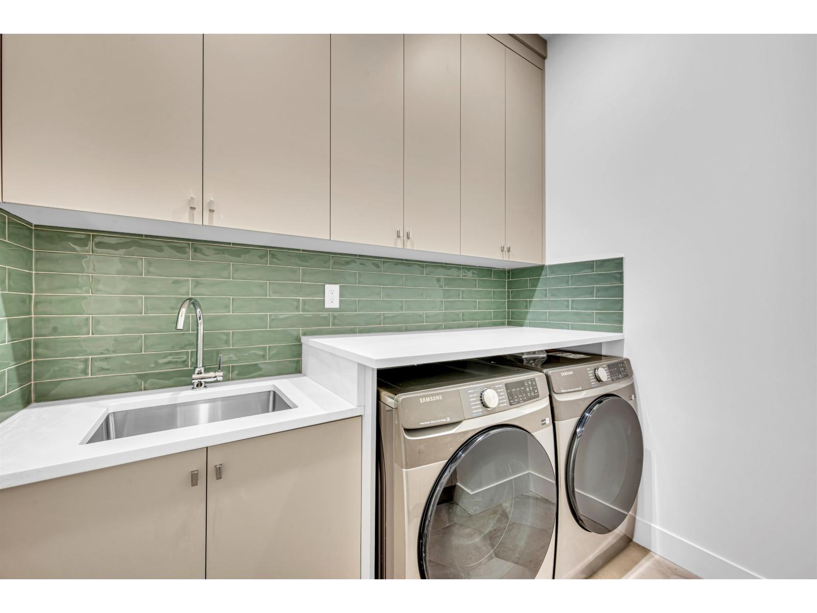 6911 205 Street Property Photo 36
