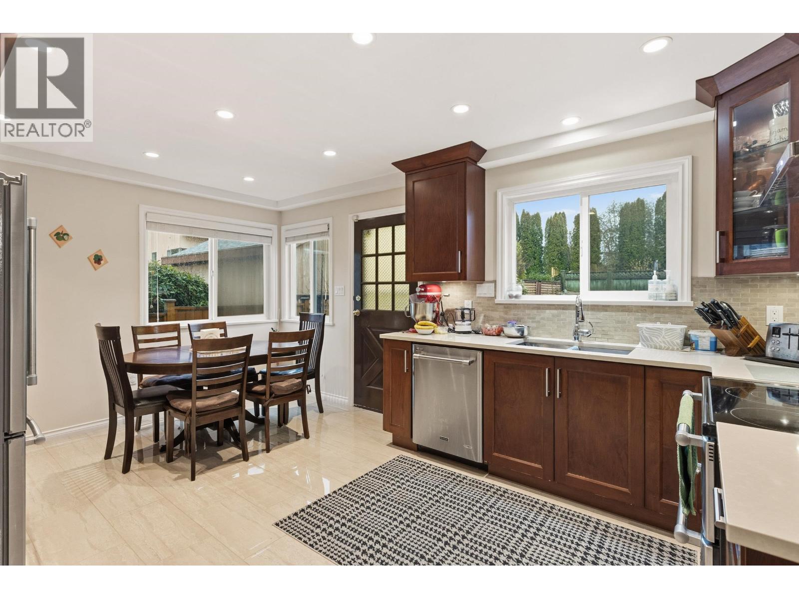 4729 Canada Way Property Photo 10