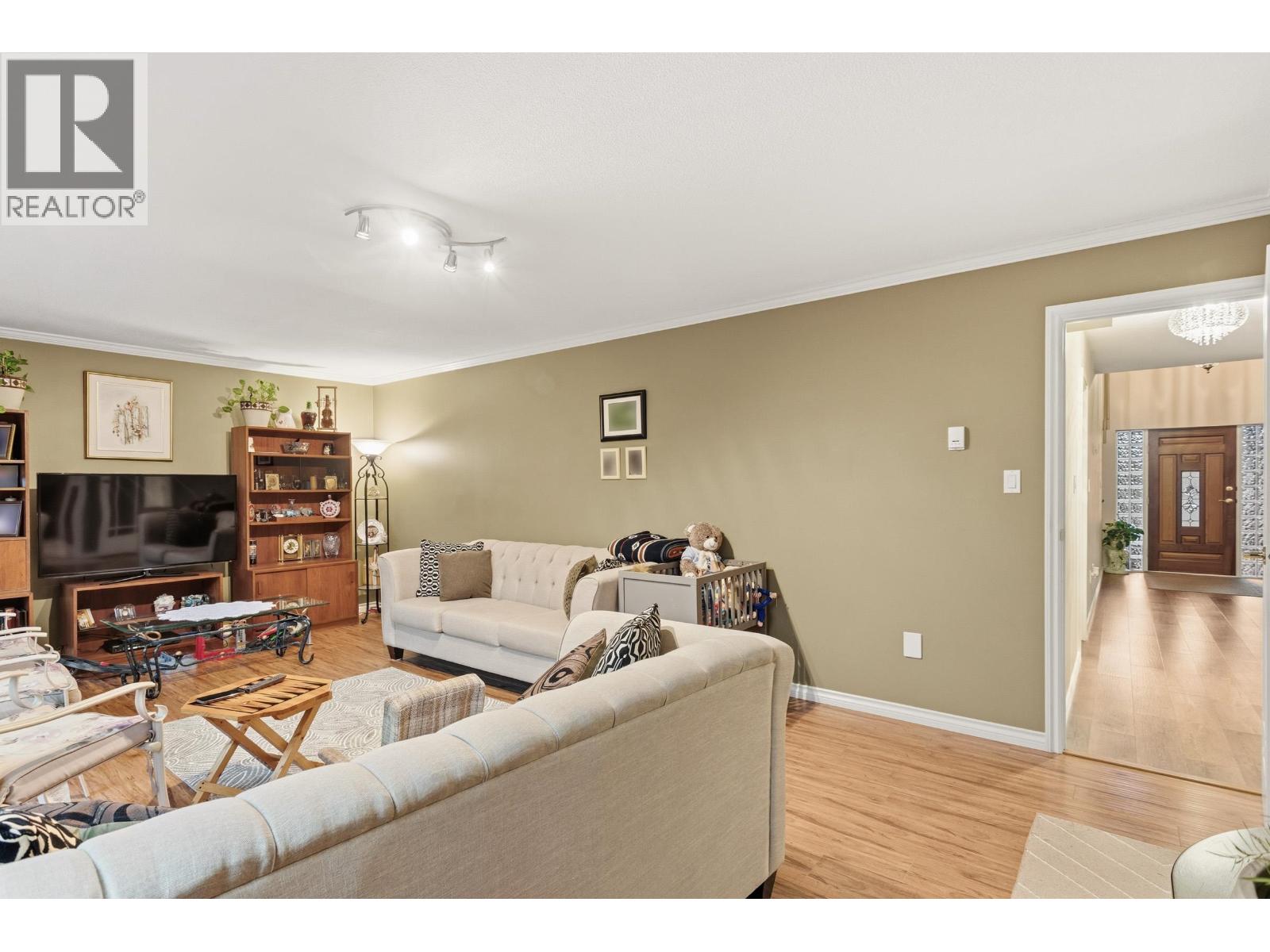 4729 Canada Way Property Photo 15