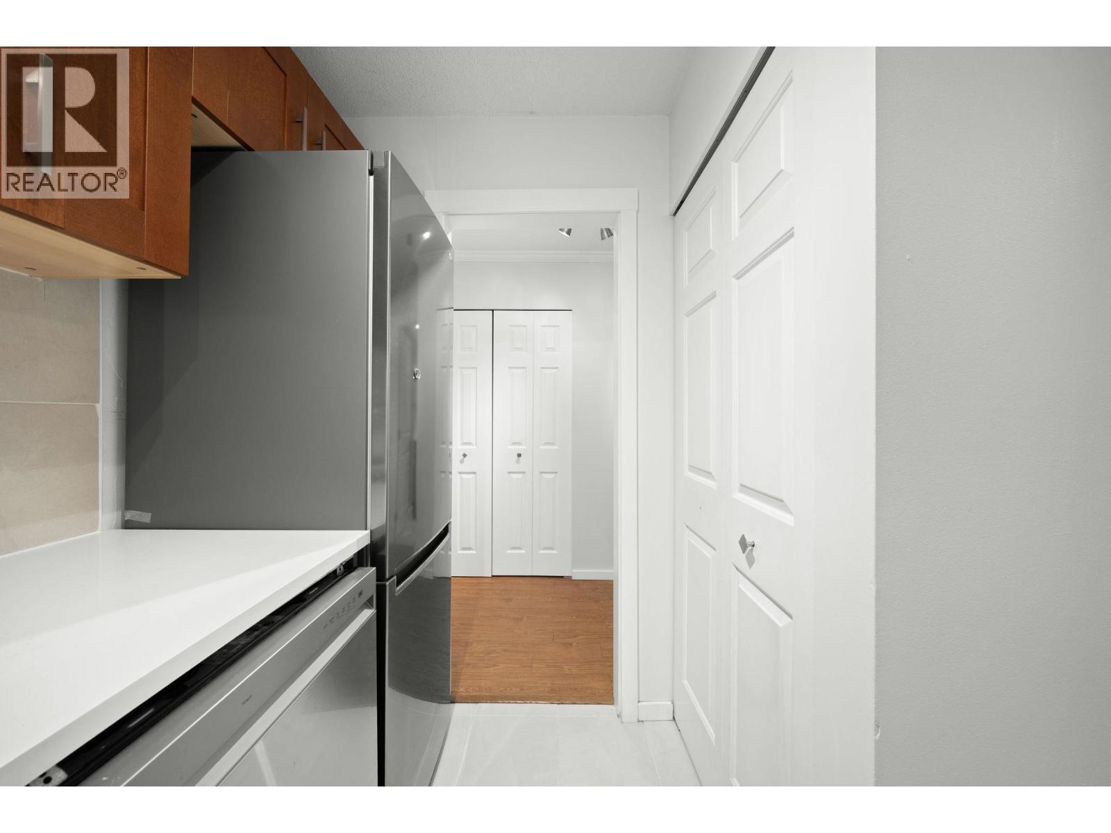 213 436 Seventh Street Property Photo 4