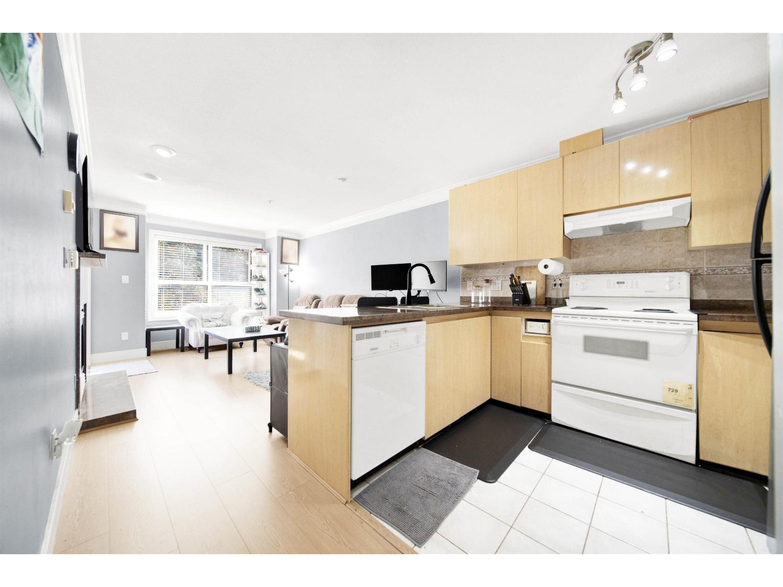 210 8115 121a Street Property Photo 3
