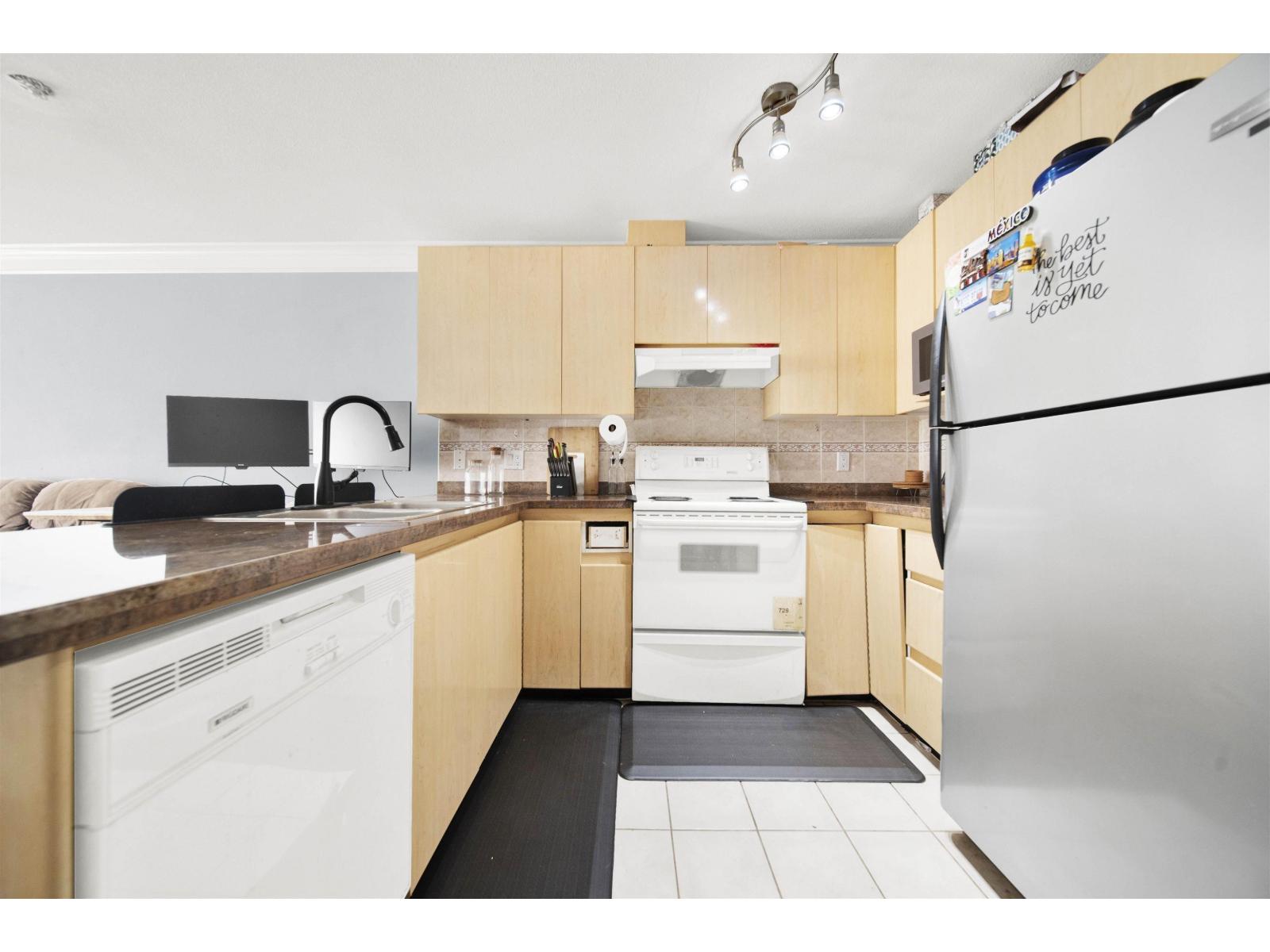 210 8115 121a Street Property Photo 4