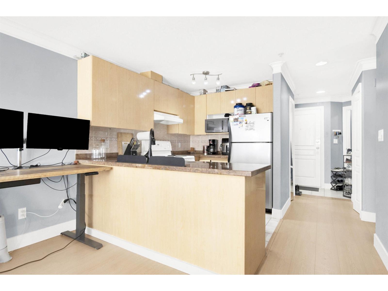 210 8115 121a Street Property Photo 8