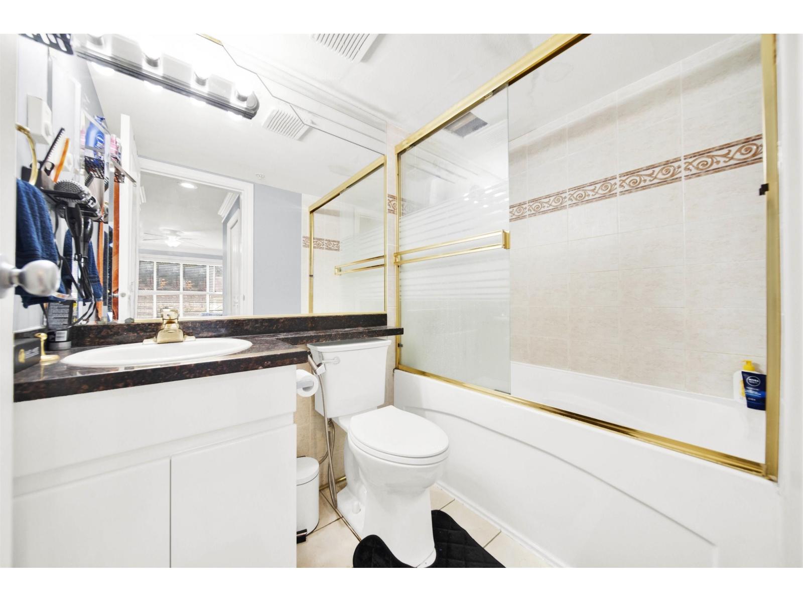 210 8115 121a Street Property Photo 12