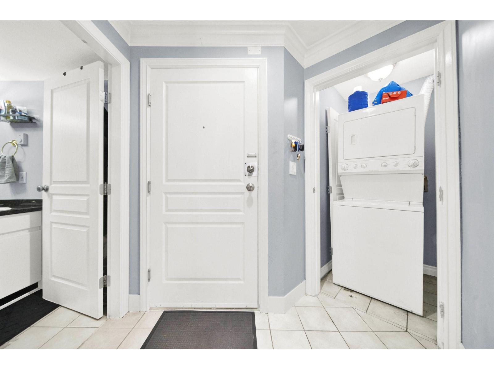 210 8115 121a Street Property Photo 16