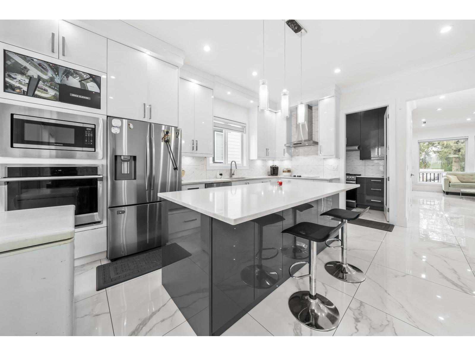 6021 128a Street Property Photo 11