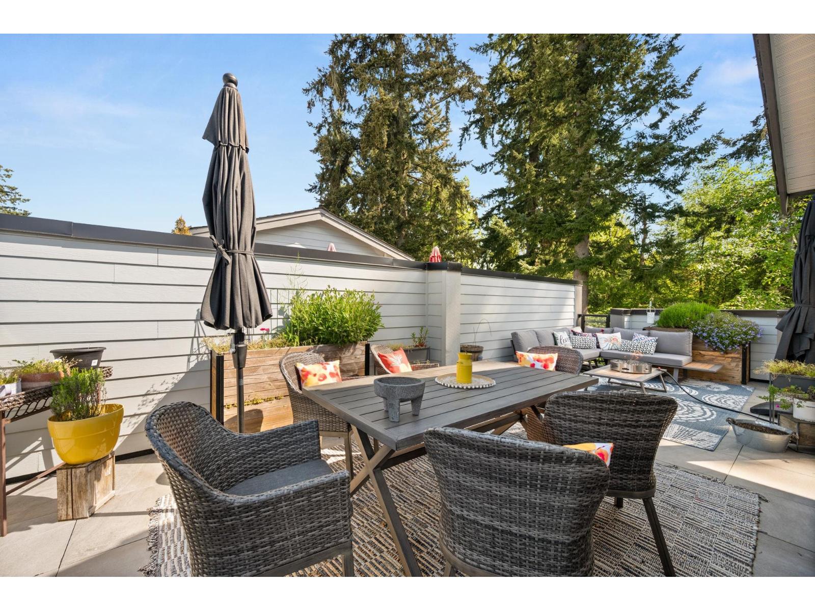 173 16433 19 Avenue Property Photo 1