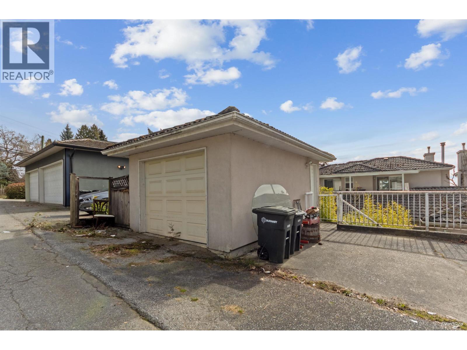 5177 Carson Street Property Photo 28