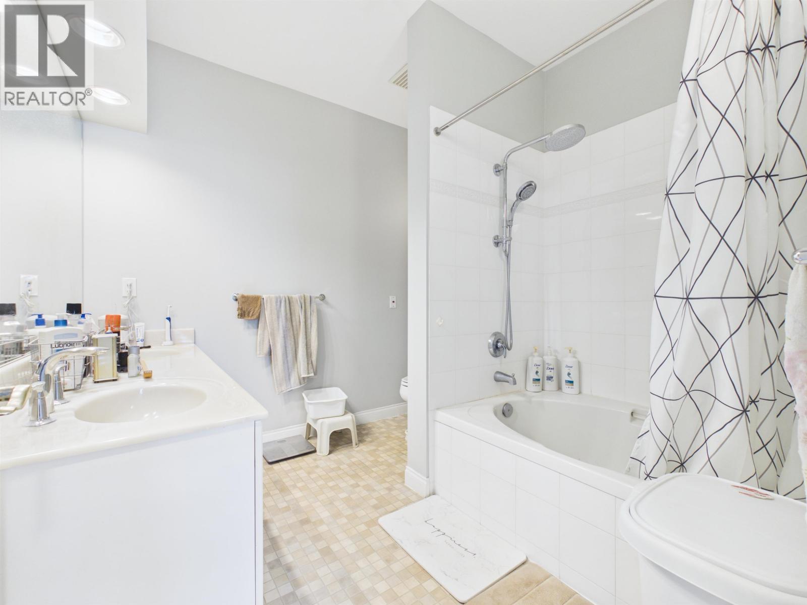 411 2995 Princess Crescent Property Photo 15