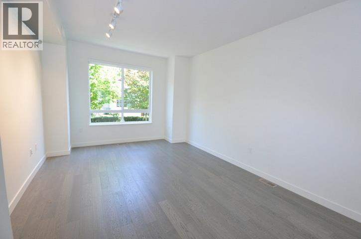 28 10233 River Drive Property Photo 2