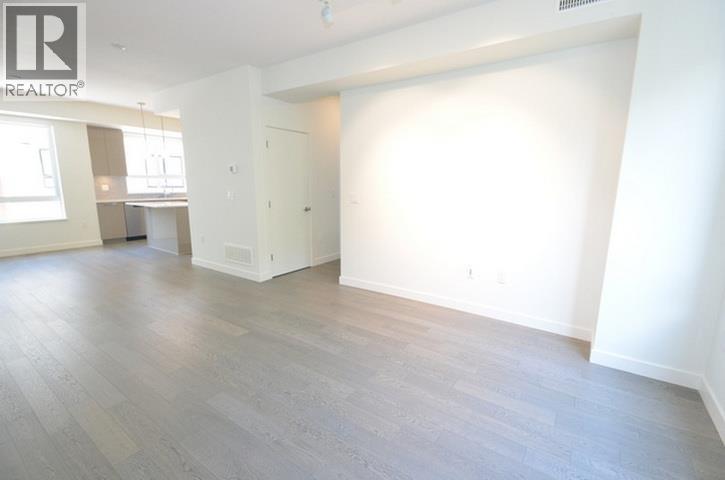 28 10233 River Drive Property Photo 3