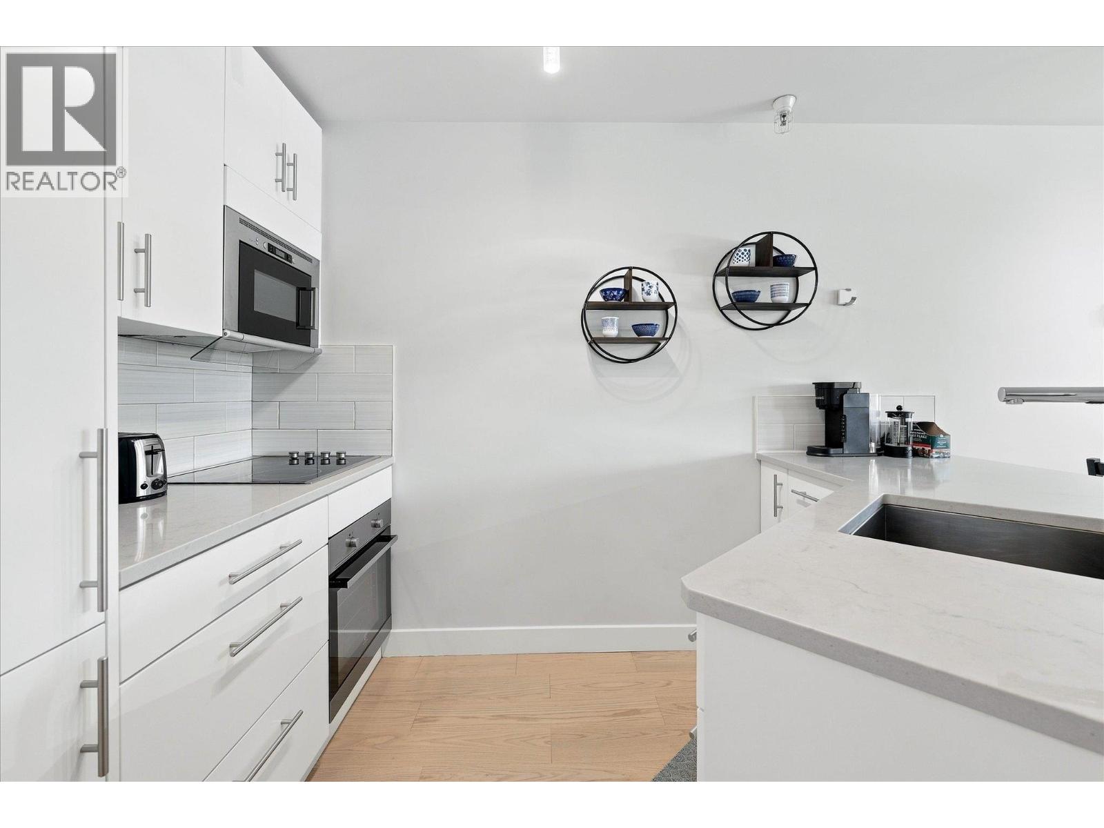 252 4340 Lorimer Road Property Photo 12
