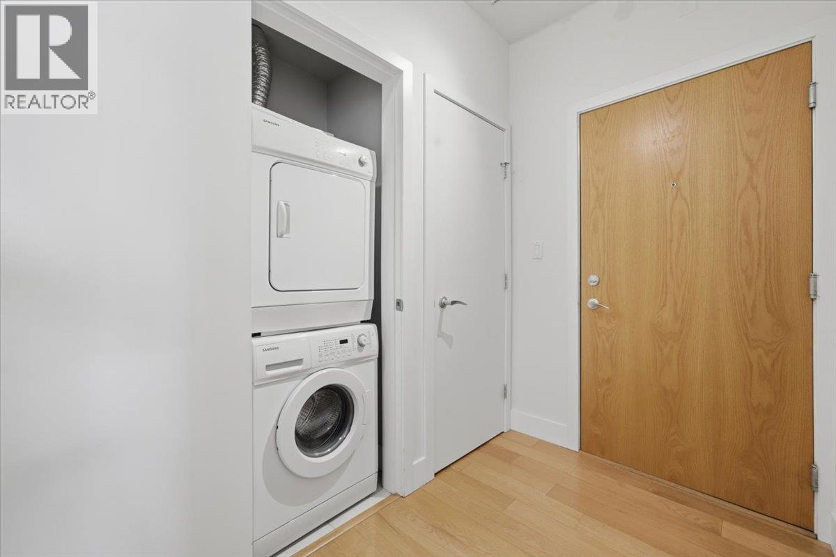 512 298 E 11th Avenue Property Photo 28