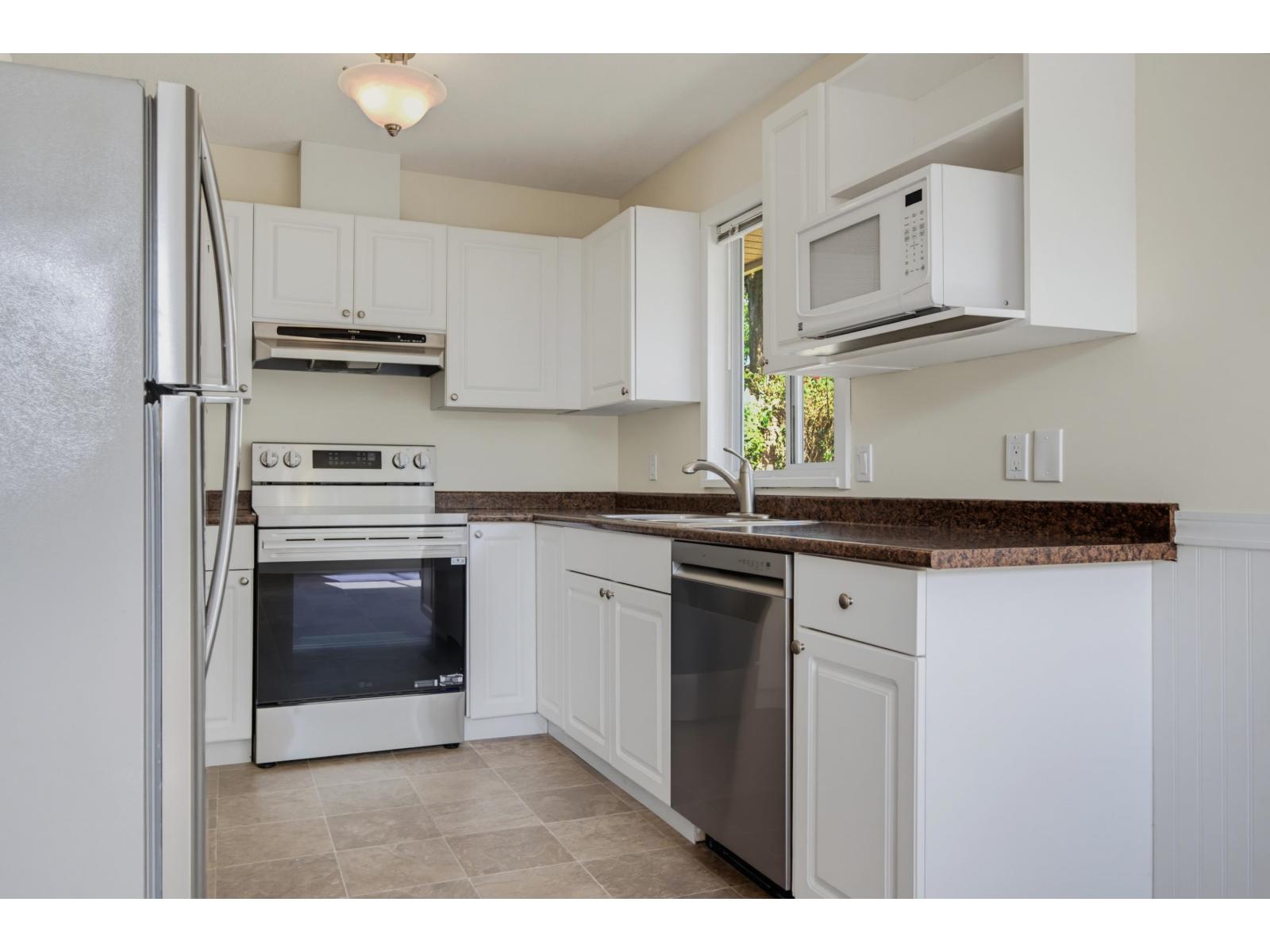 8 21928 48 Avenue Property Photo 4