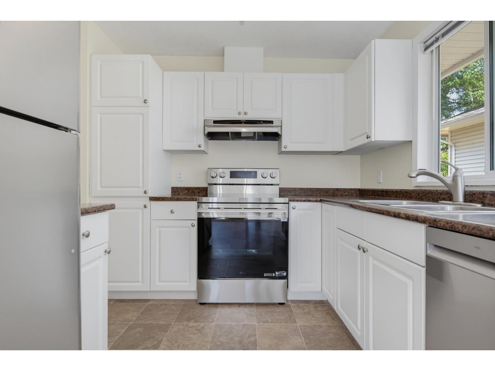 8 21928 48 Avenue Property Photo 6