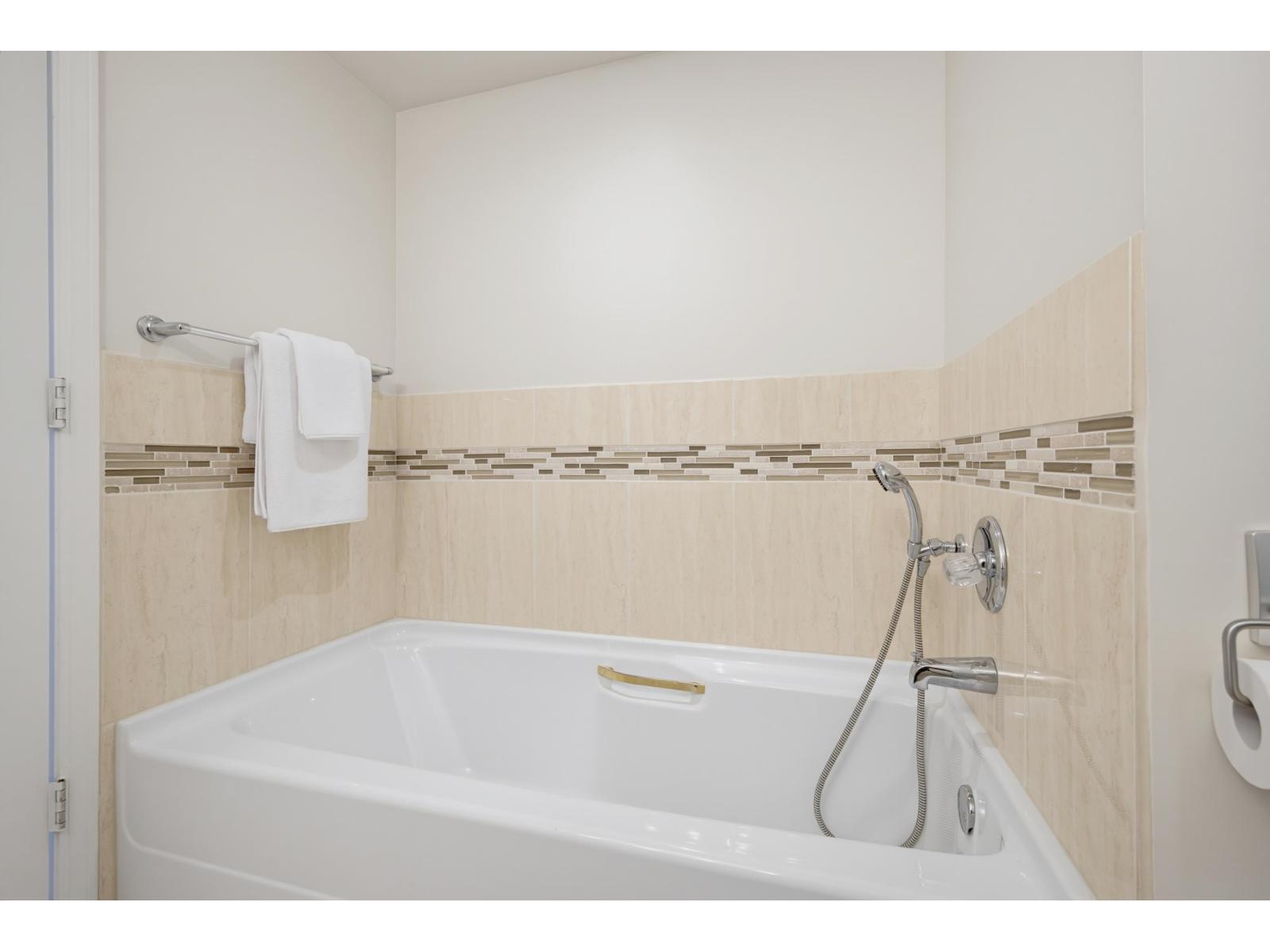 8 21928 48 Avenue Property Photo 20