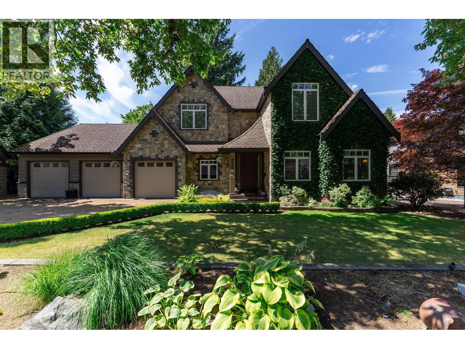 930 SELKIRK CRESCENT