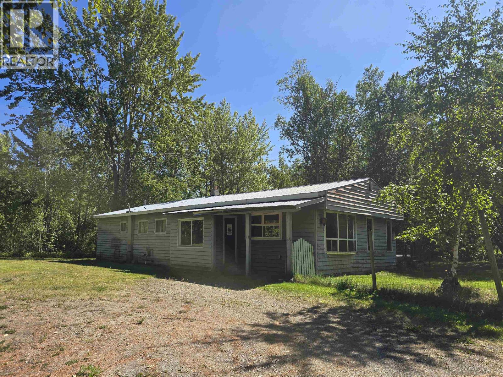930 Hesketh Road Photo de la propriété 1