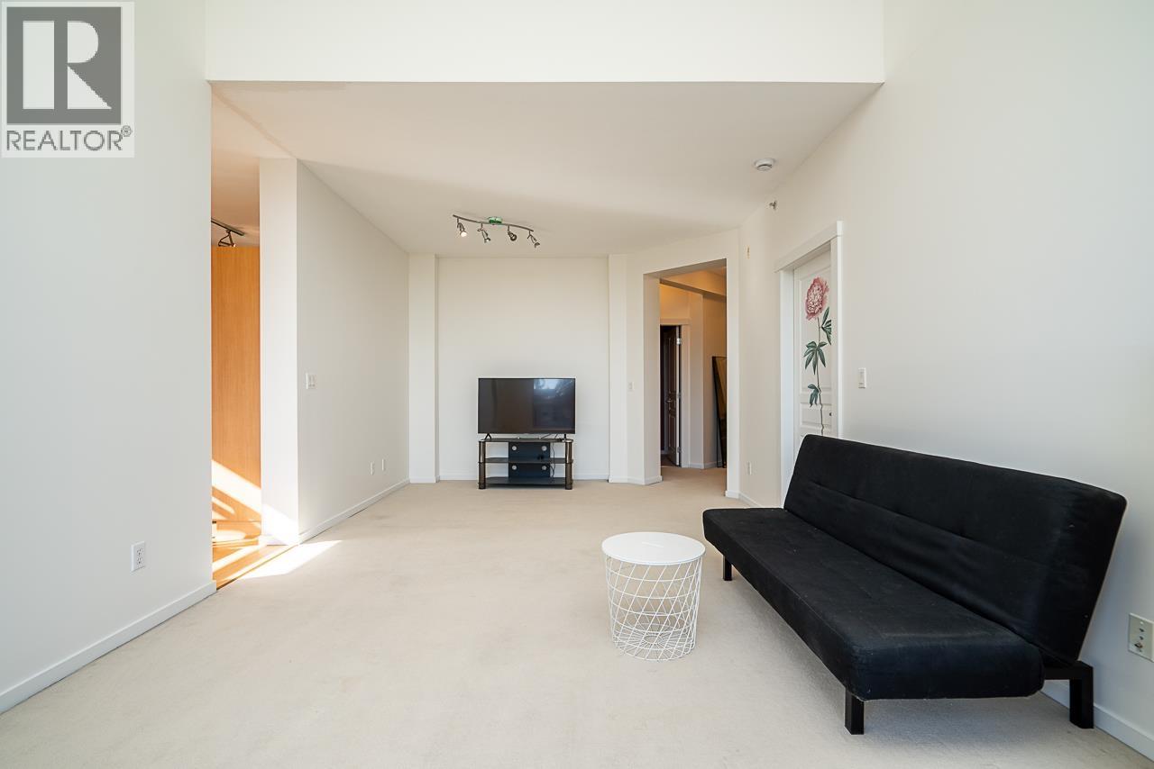 516 9319 University Crescent Property Photo 6