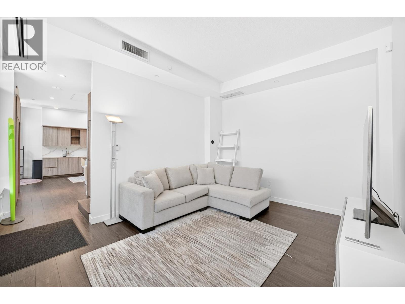 Th-05 8555 Capstan Way Property Photo 6