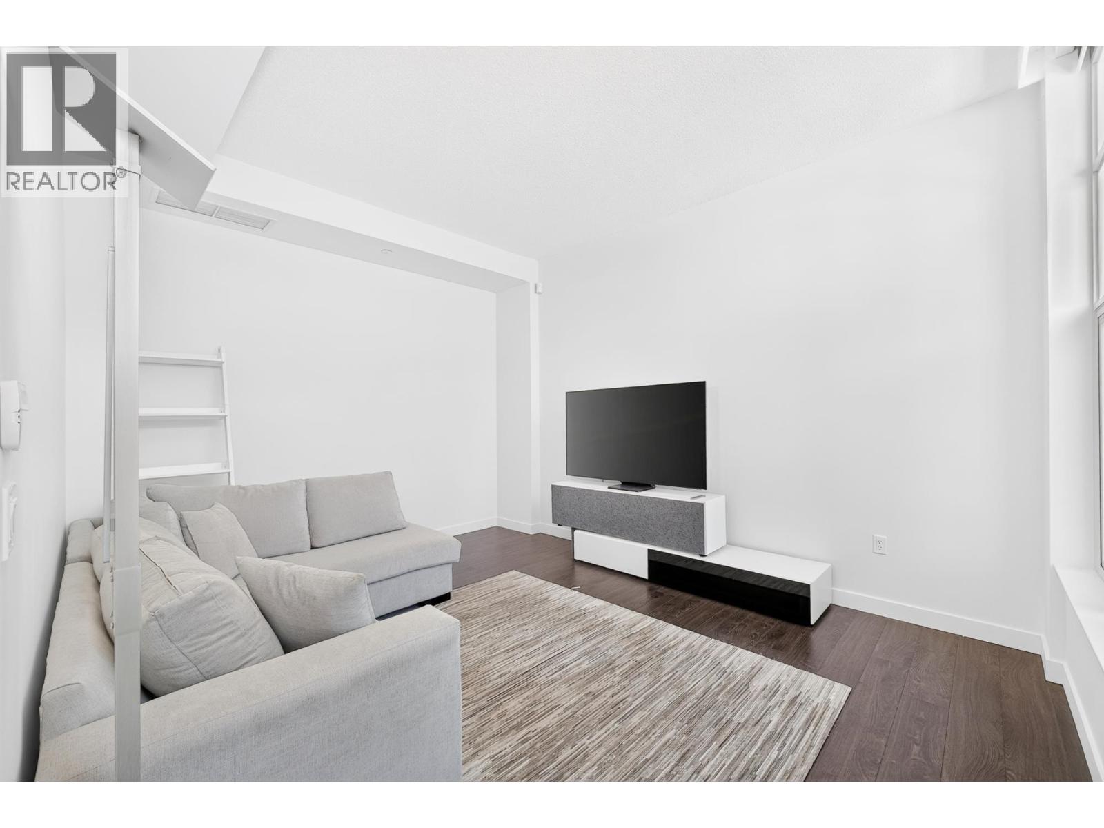 Th-05 8555 Capstan Way Property Photo 7