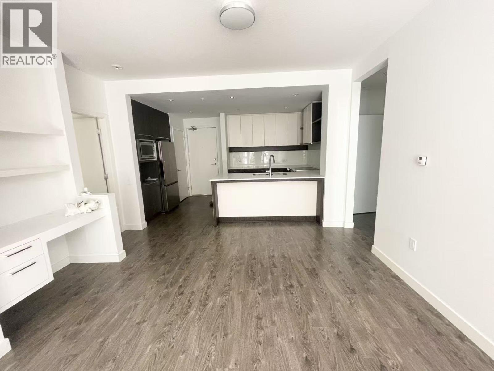 110 9250 University High Street Property Photo 6